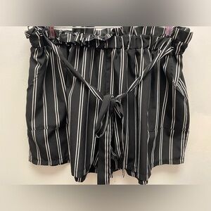 4 for $25 🖤 SHEIN Striped Paperbag Waist Shorts 🖤 - 4X